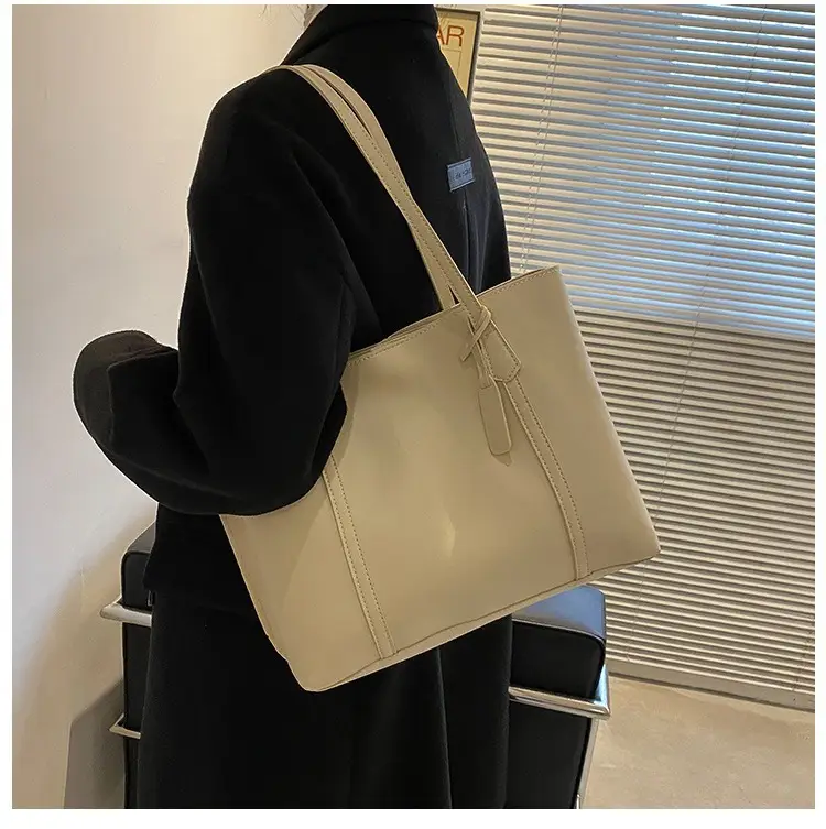 Black Leather Tote Bag for Women 2024 Winter Style — feature 23