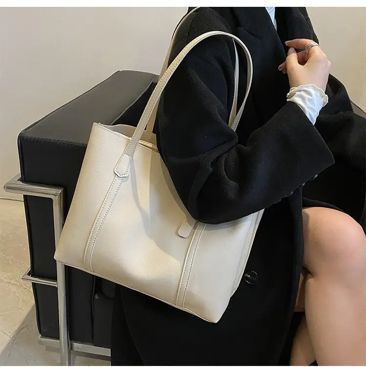 Black Leather Tote Bag for Women 2024 Winter Style — feature 24