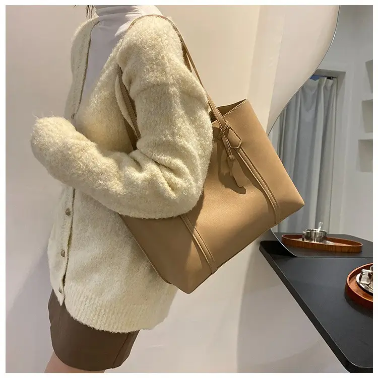 Black Leather Tote Bag for Women 2024 Winter Style — feature 27