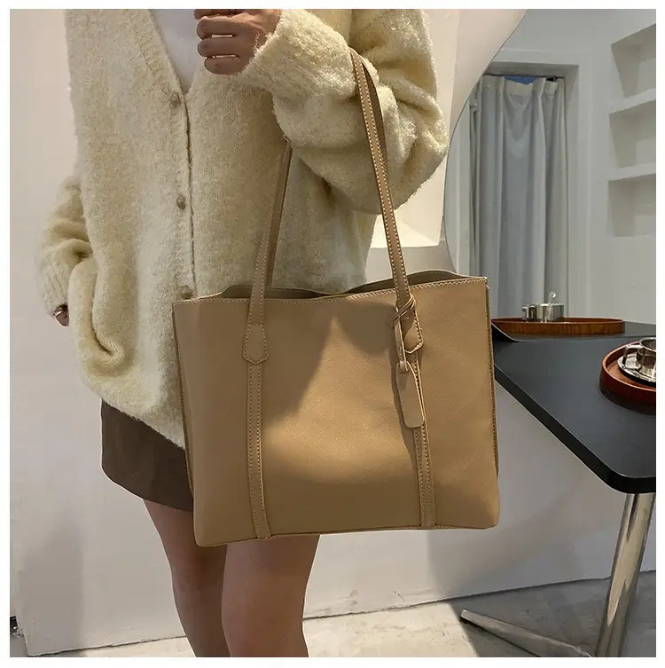 Black Leather Tote Bag for Women 2024 Winter Style — feature 29
