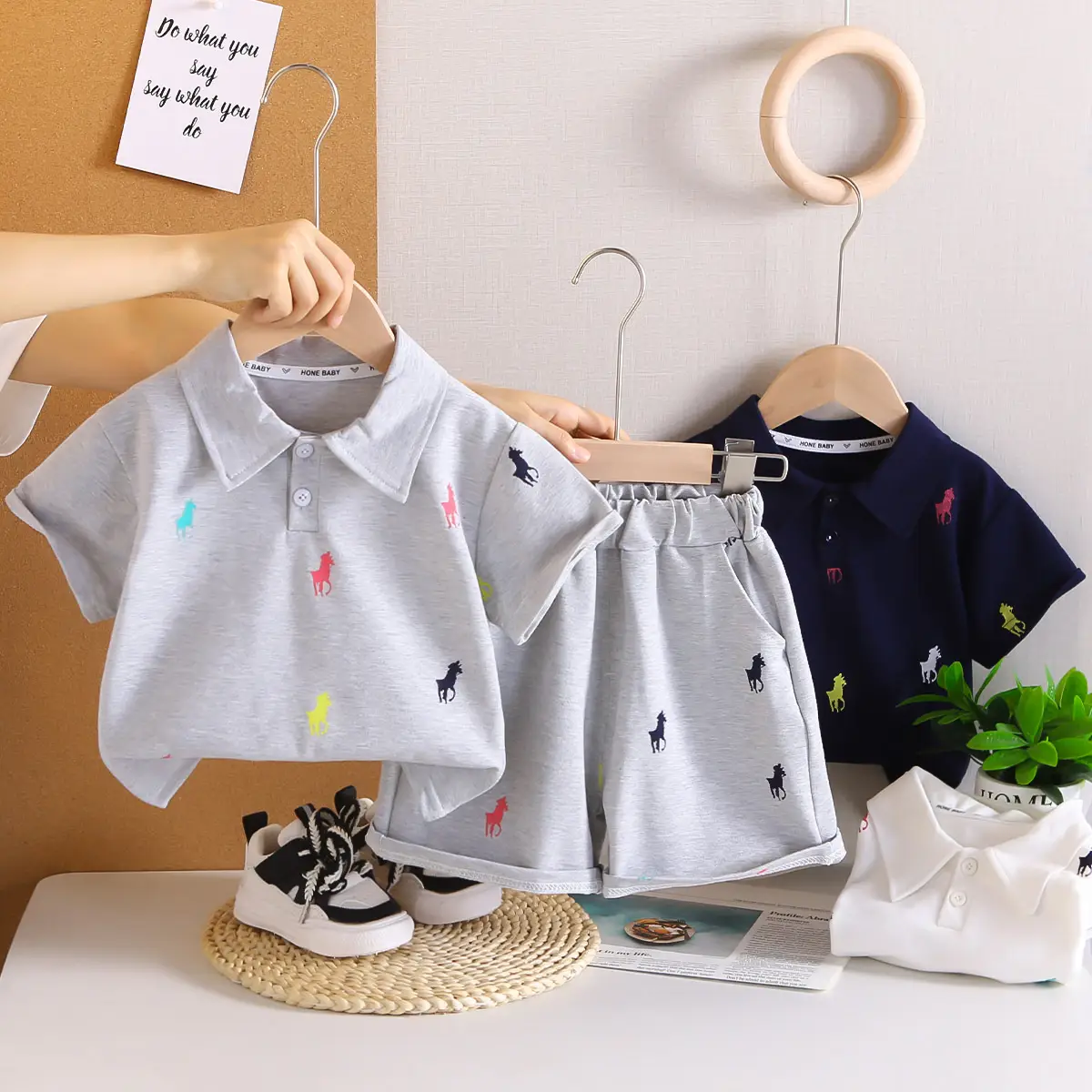 Boys' White Printed Short Sleeve T-Shirt Shorts Set 2025 — feature 1
