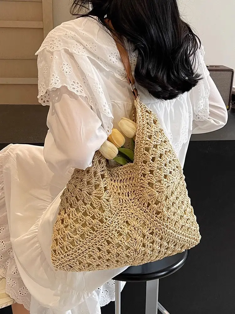 Women's Large Straw Woven Bag for Beach & Commute - Image 6