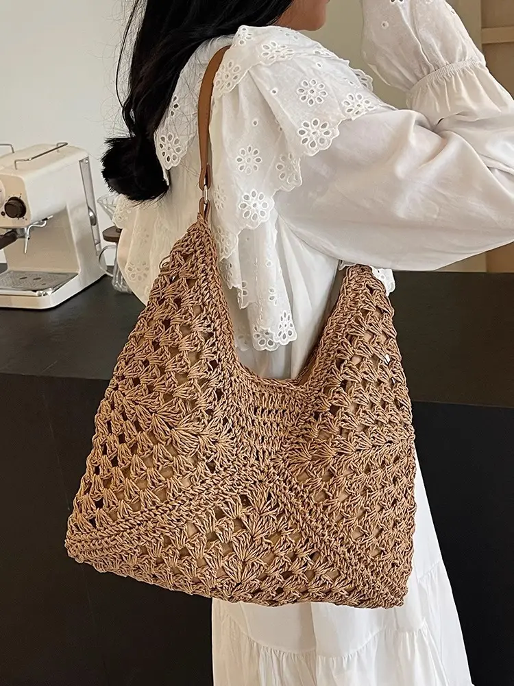 Women's Large Straw Woven Bag for Beach & Commute - Image 7