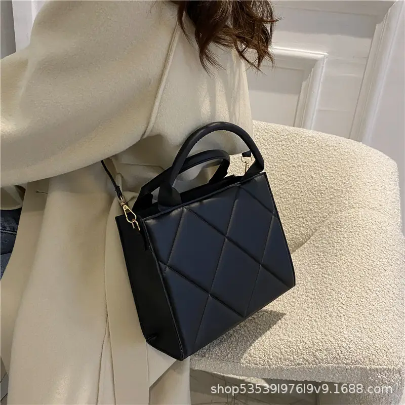 Black Diamond Pattern Crossbody Bag for Women XL — feature 11