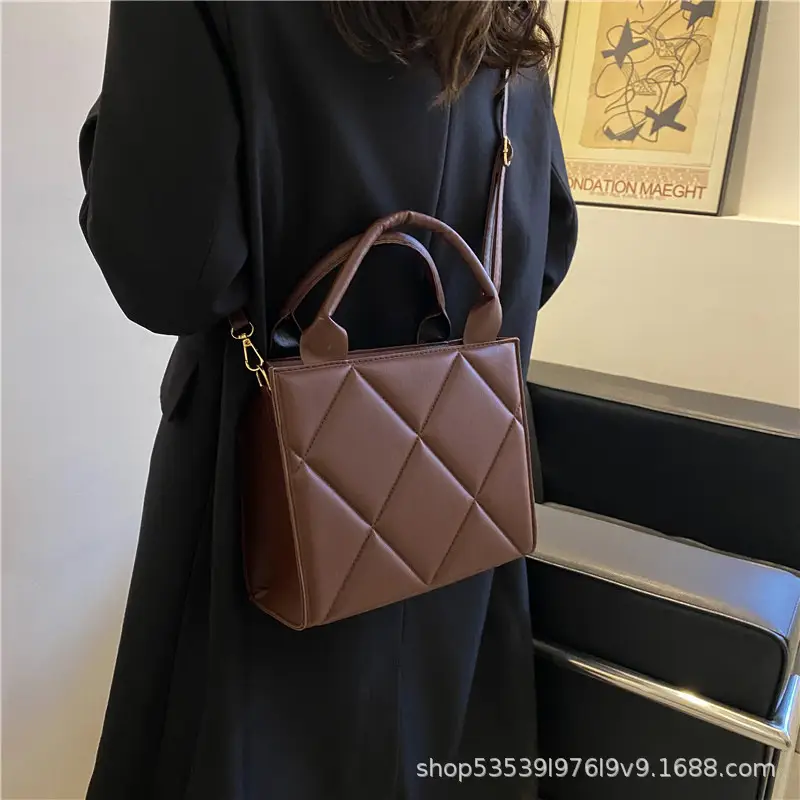 Black Diamond Pattern Crossbody Bag for Women XL — feature 17