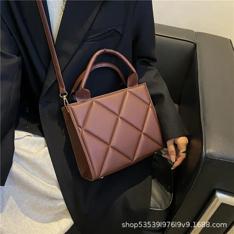 Black Diamond Pattern Crossbody Bag for Women XL — feature 18