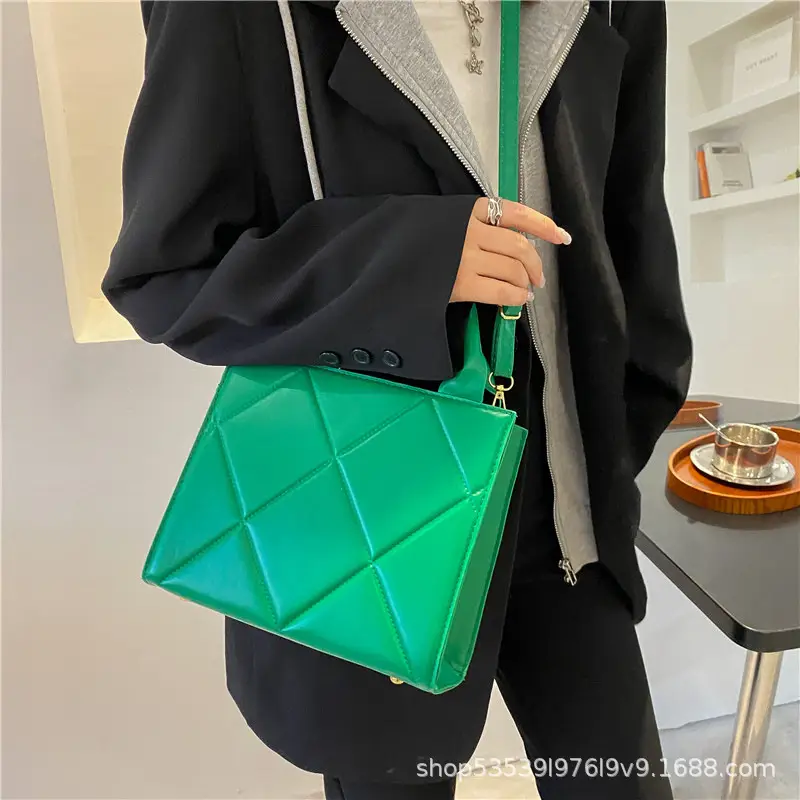 Black Diamond Pattern Crossbody Bag for Women XL — feature 21