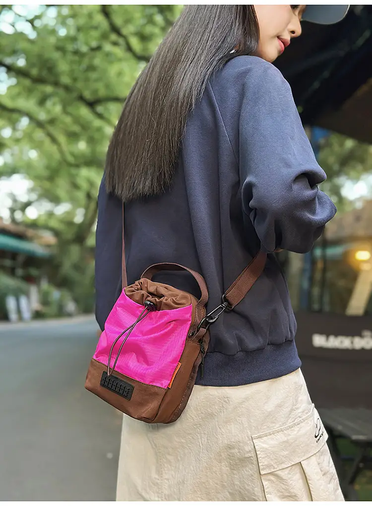 Black Drawstring Water Bottle Bag for Men Women — feature 23
