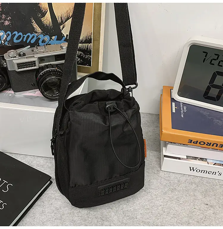 Black Drawstring Water Bottle Bag for Men Women — feature 39