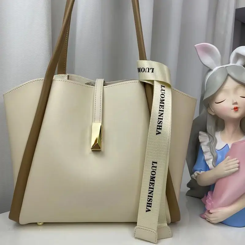 Large Capacity Fashionable Tote Bag for Commuting 2024 - Image 5