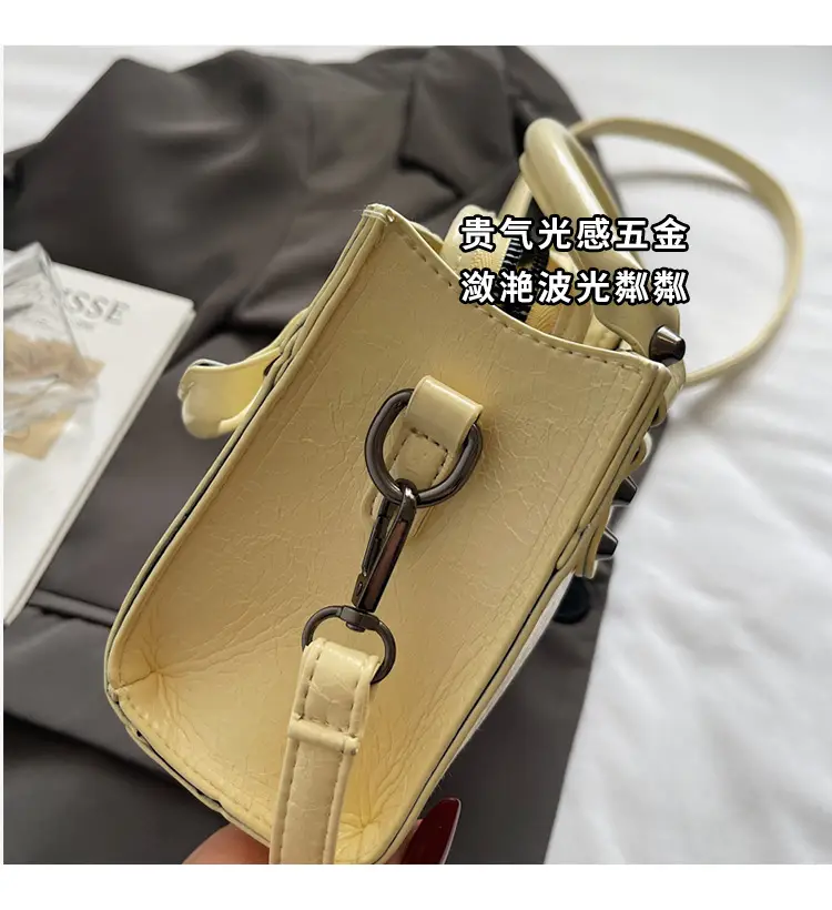 Women's Cream White Square Handbag with Metal Clasp — feature 3