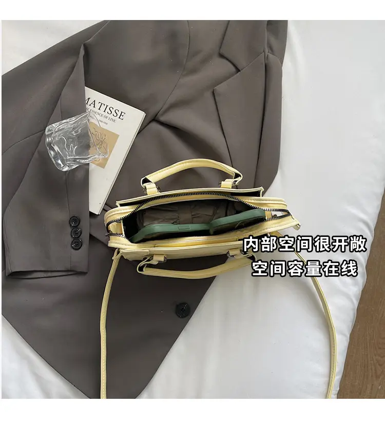 Women's Cream White Square Handbag with Metal Clasp — feature 6