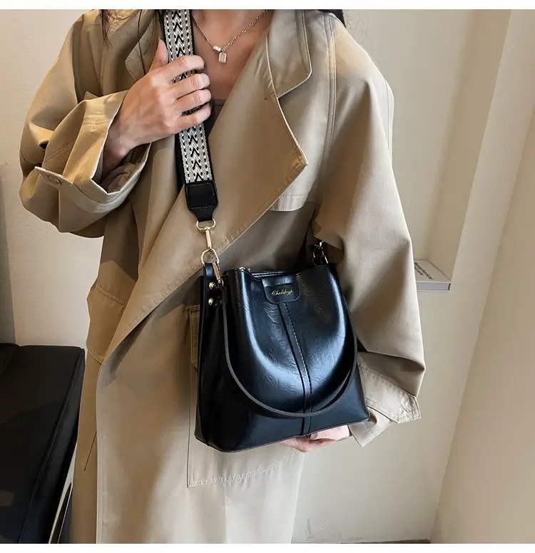 Women's Korean Style Beige Shoulder Bag 2025 New Arrival — feature 13