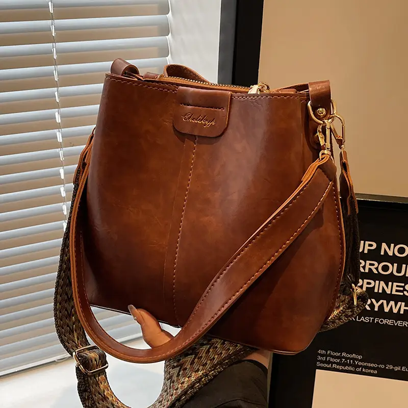 Women's Korean Style Beige Shoulder Bag 2025 New Arrival - Image 2