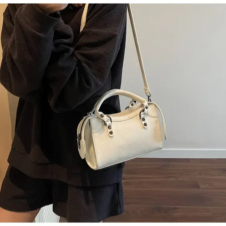 Black Crossbody Handbag for Women 2025 — feature 10