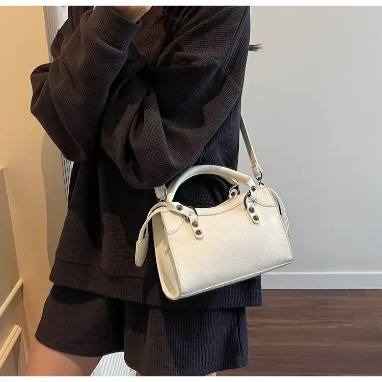 Black Crossbody Handbag for Women 2025 — feature 13