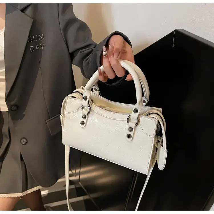 Black Crossbody Handbag for Women 2025 — feature 8
