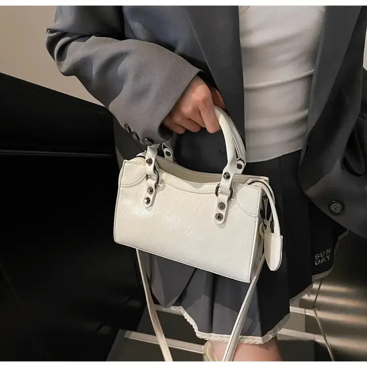 Black Crossbody Handbag for Women 2025 — feature 9