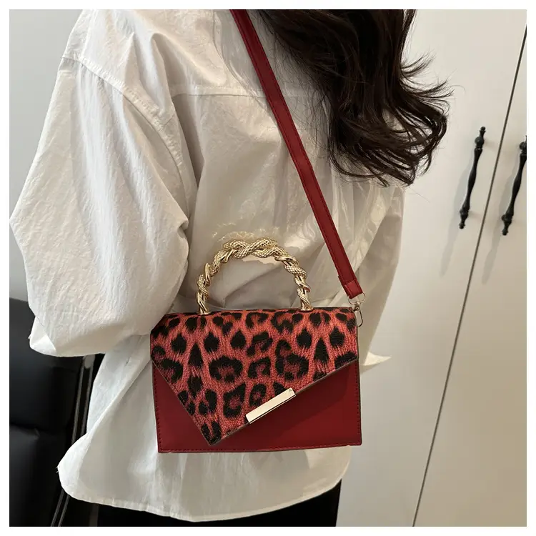 Leopard Print Shoulder Bag with Chain Handle Brown — feature 12