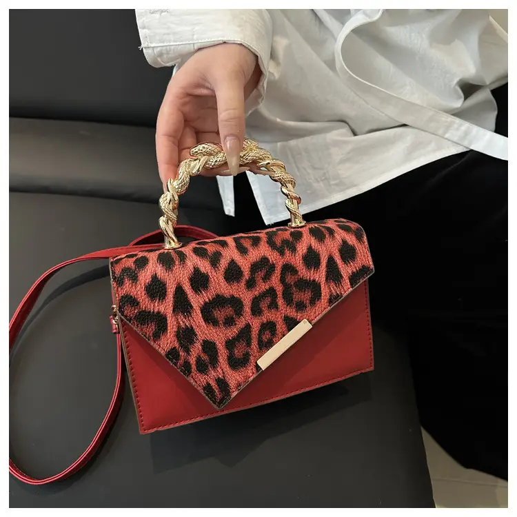 Leopard Print Shoulder Bag with Chain Handle Brown — feature 15