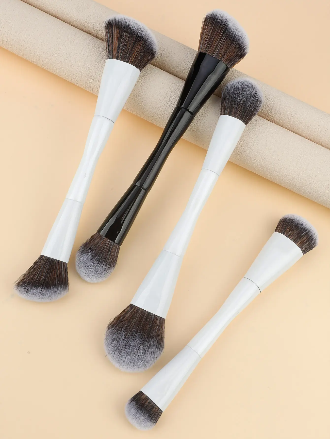 Double-Ended Makeup Brushes for Blush & Contour — feature 3