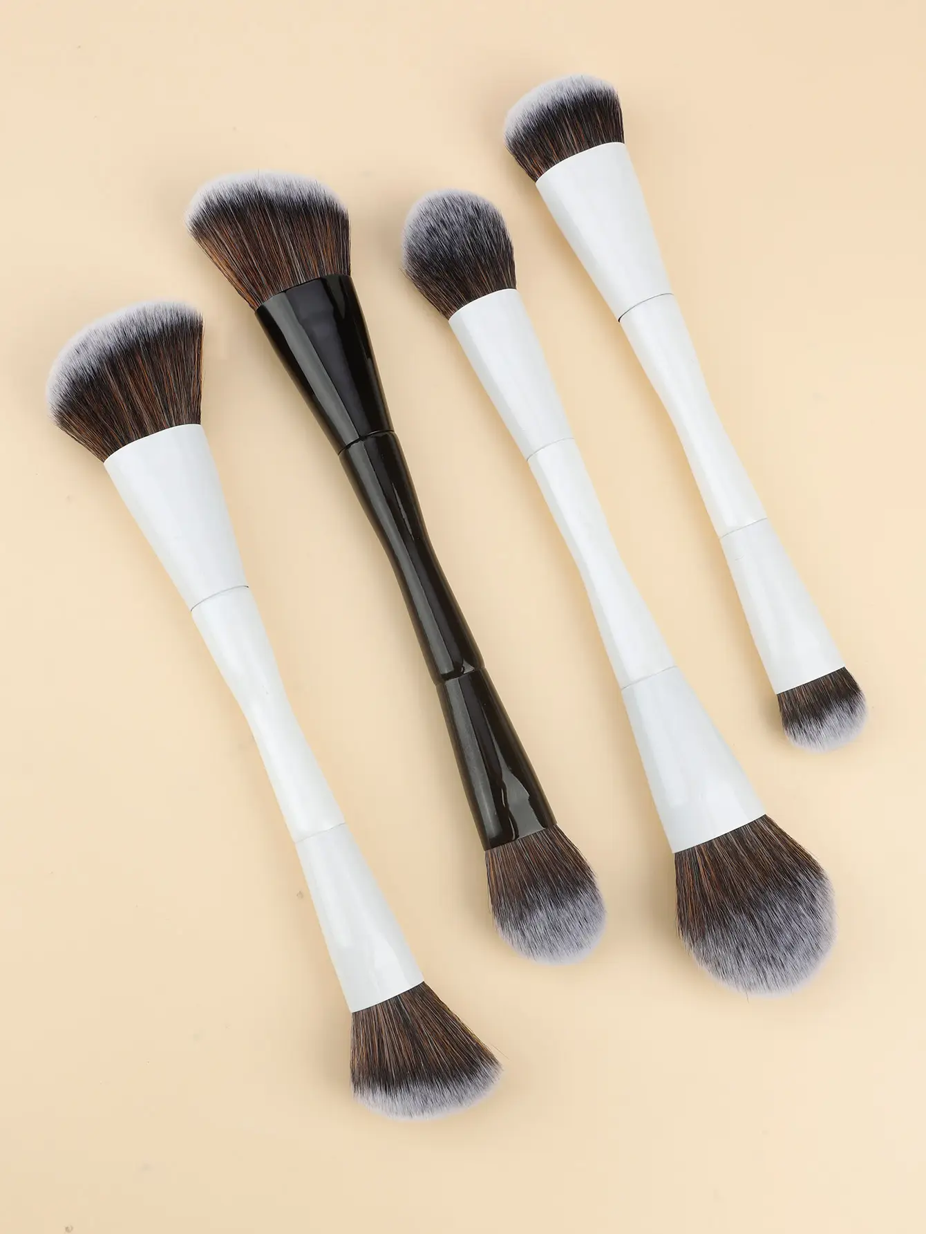 Double-Ended Makeup Brushes for Blush & Contour — feature 4