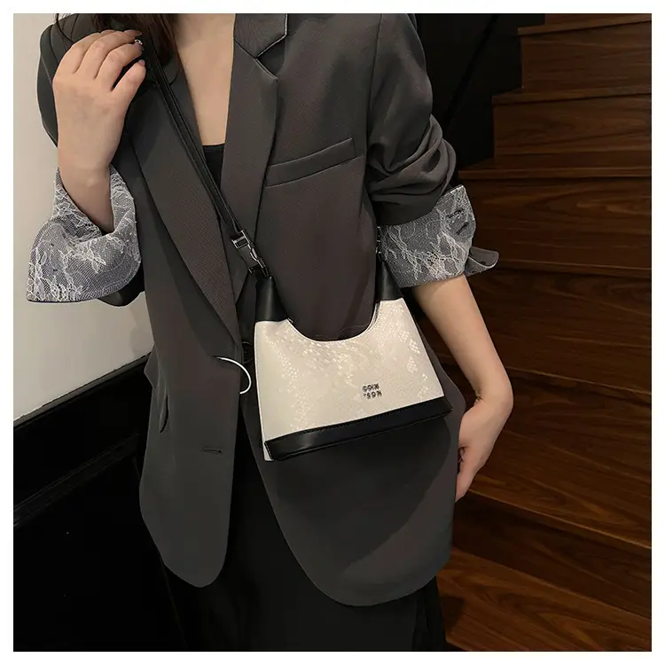Maroon Snake Pattern Crossbody Bag for Women 2025 — feature 13