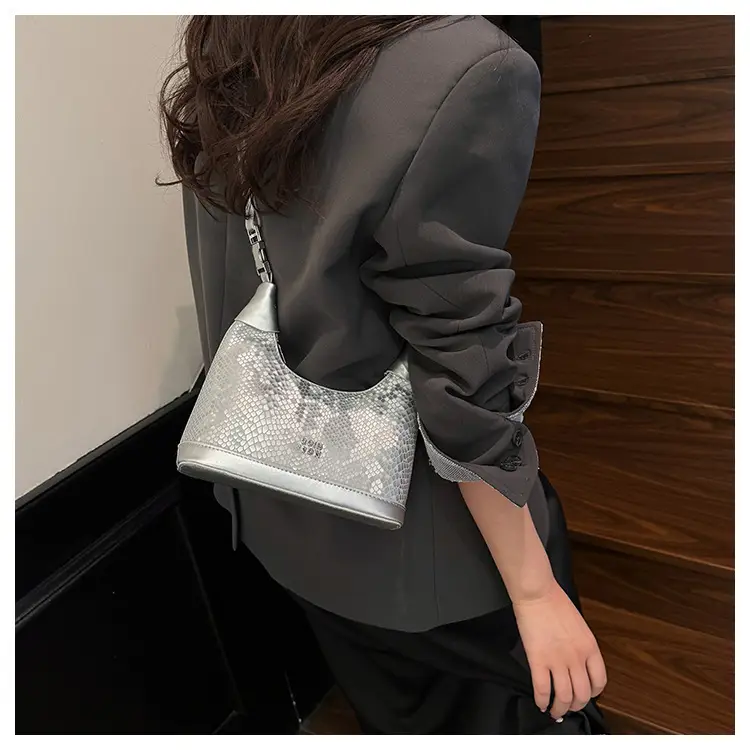 Maroon Snake Pattern Crossbody Bag for Women 2025 — feature 16