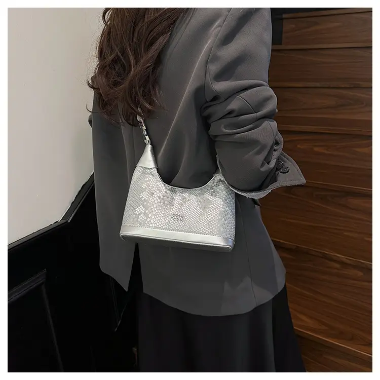Maroon Snake Pattern Crossbody Bag for Women 2025 — feature 17