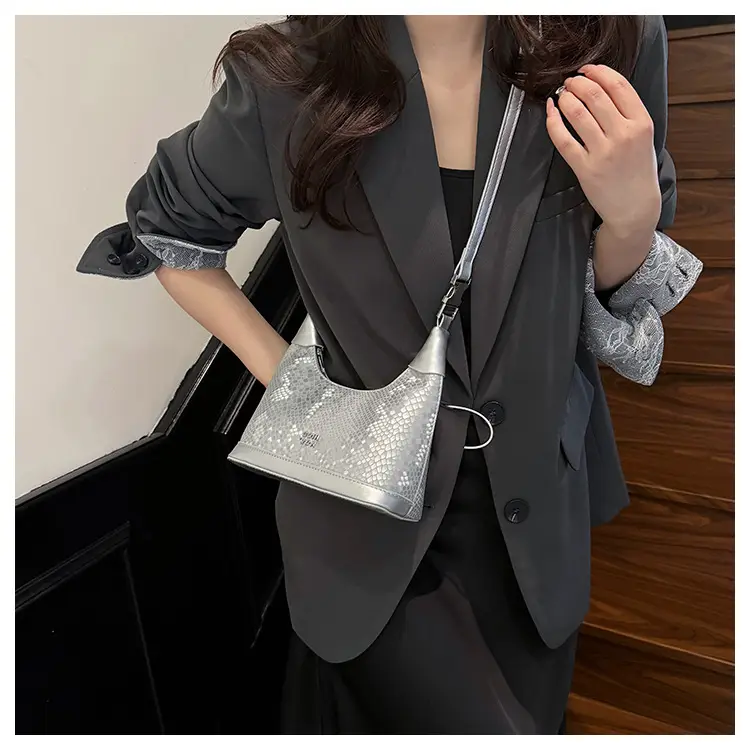 Maroon Snake Pattern Crossbody Bag for Women 2025 — feature 18