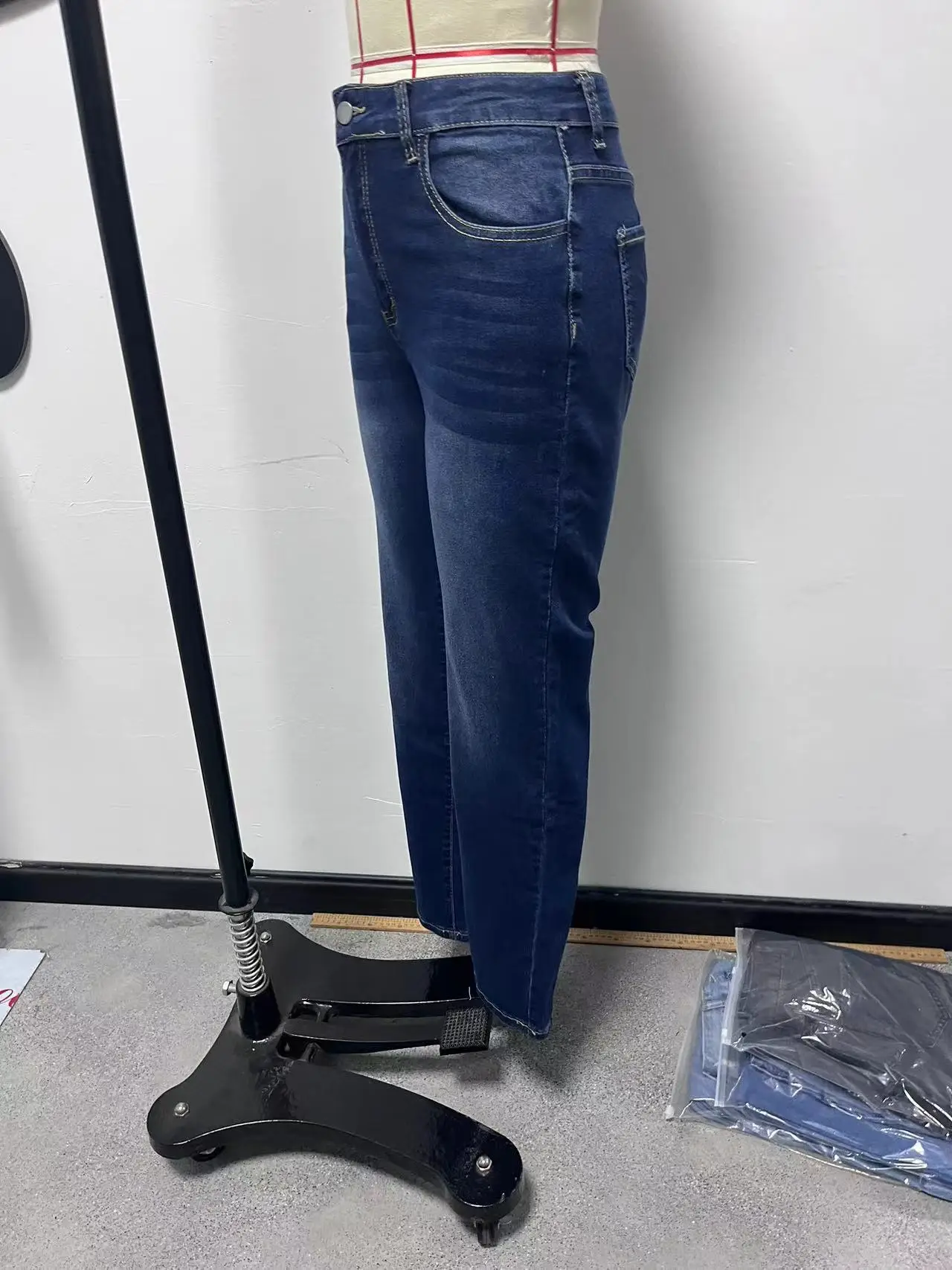 26 Spring Retro Dark Blue Skinny Jeans for Women — feature 12