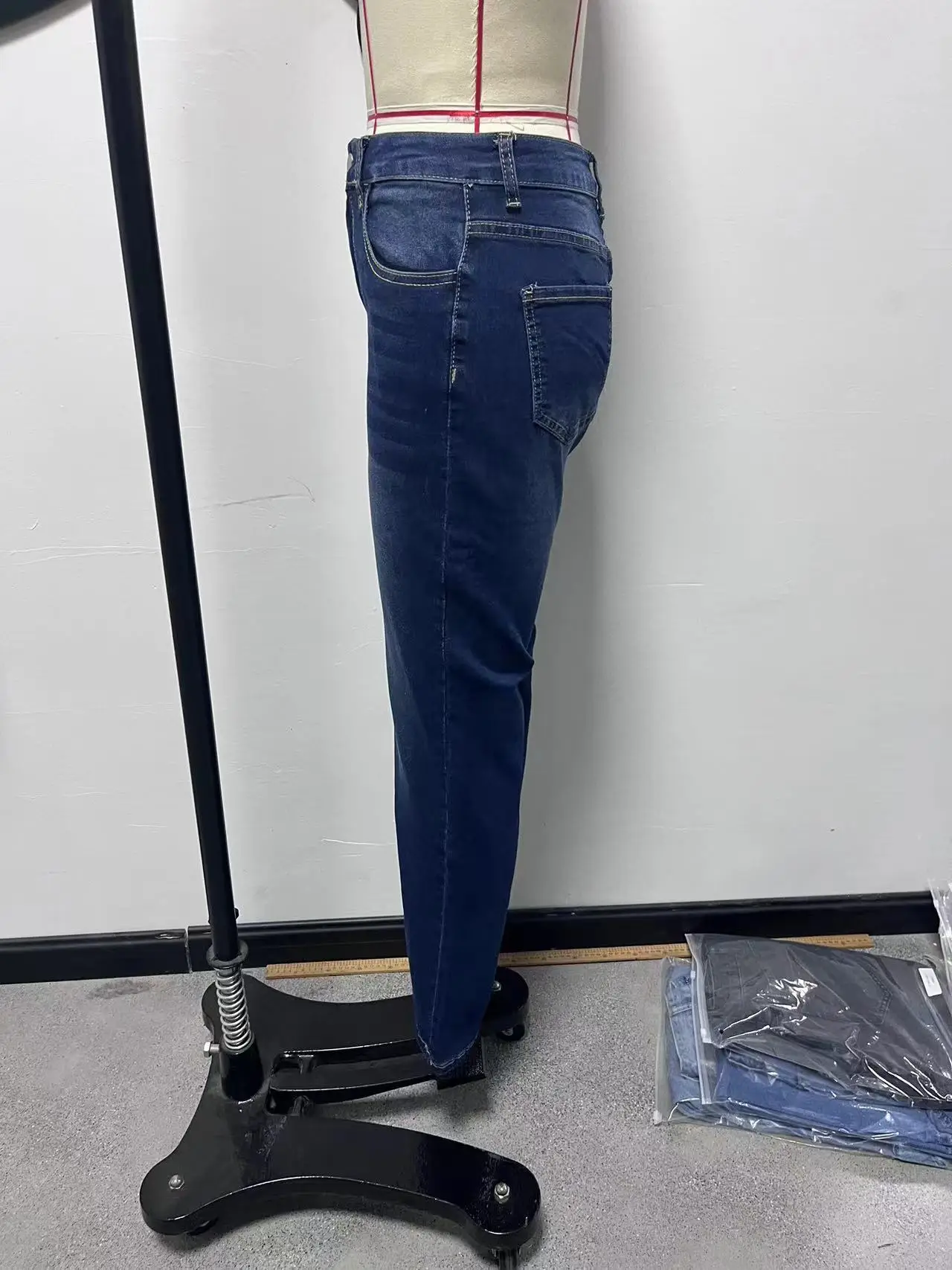 26 Spring Retro Dark Blue Skinny Jeans for Women — feature 13