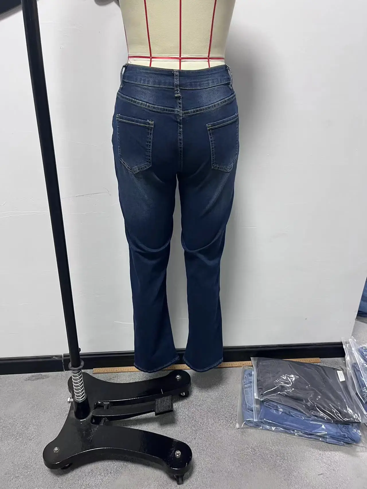 26 Spring Retro Dark Blue Skinny Jeans for Women — feature 14