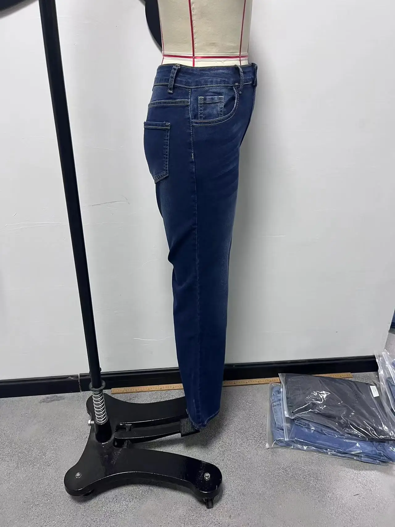 26 Spring Retro Dark Blue Skinny Jeans for Women — feature 15