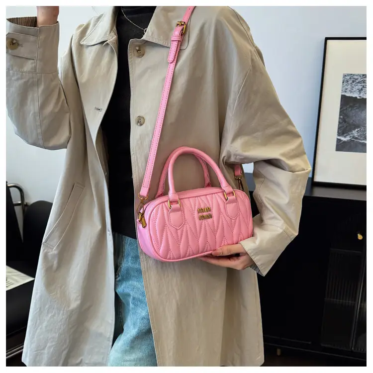 Black Pleated Quilted Shoulder Bag for Women 2025 — feature 11