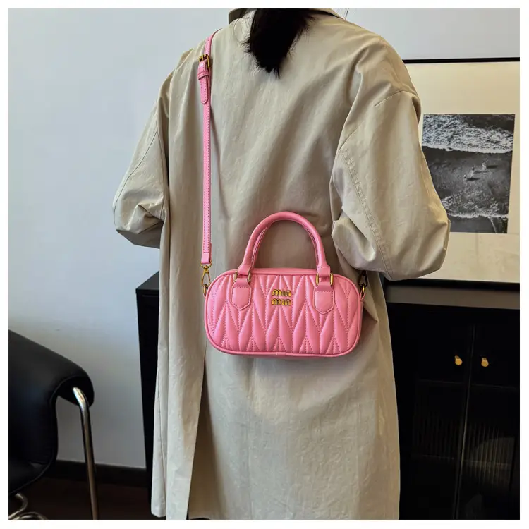 Black Pleated Quilted Shoulder Bag for Women 2025 — feature 13