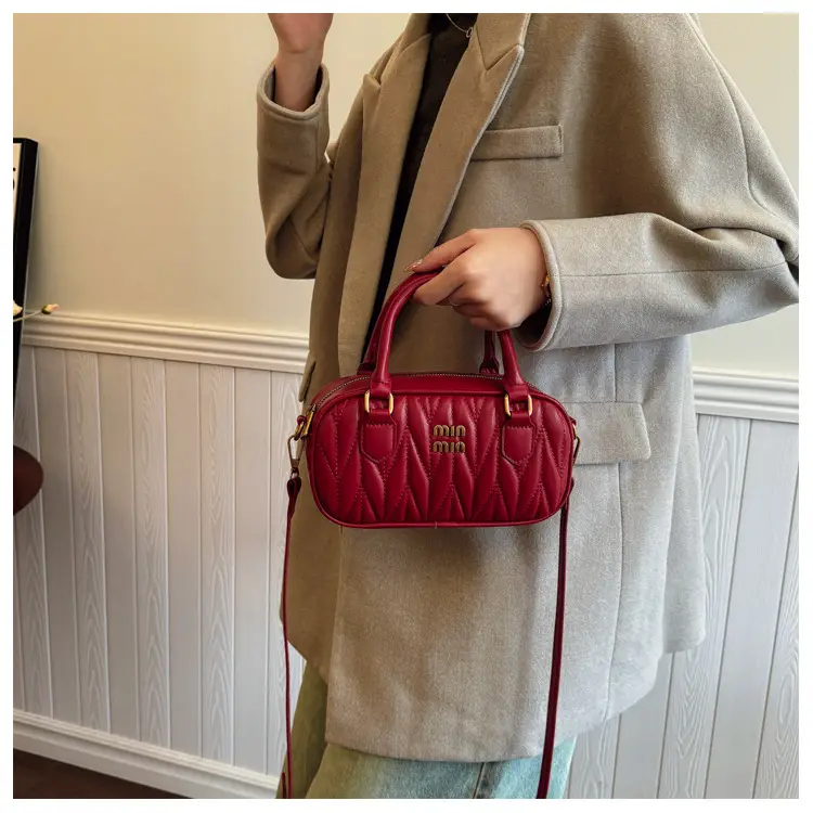 Black Pleated Quilted Shoulder Bag for Women 2025 — feature 15