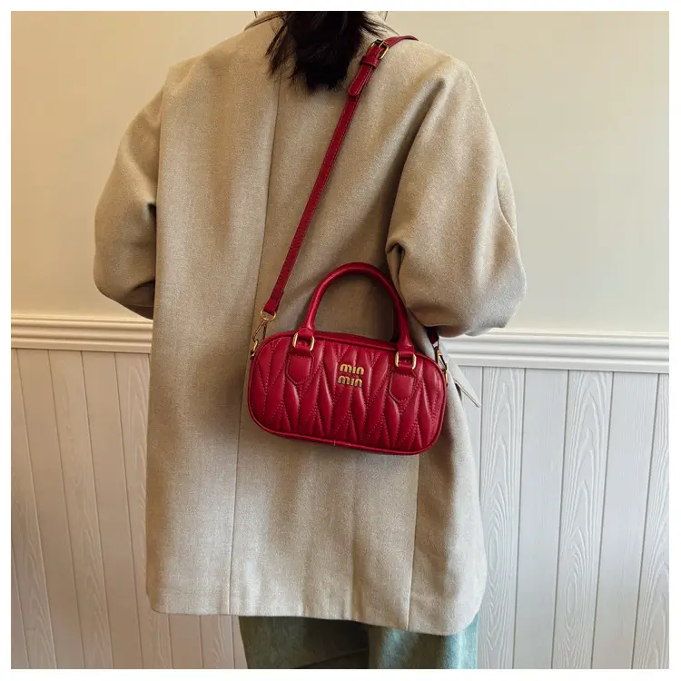 Black Pleated Quilted Shoulder Bag for Women 2025 — feature 16