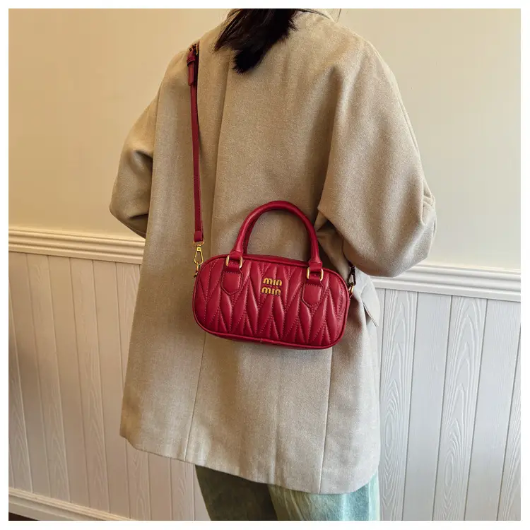 Black Pleated Quilted Shoulder Bag for Women 2025 — feature 17