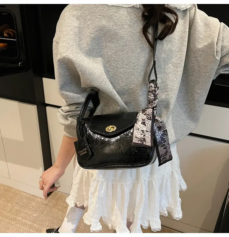 Women's Gold Leather Shoulder Bag 2025 New Trendy — feature 16