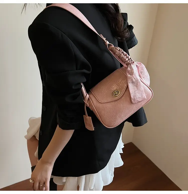 Women's Gold Leather Shoulder Bag 2025 New Trendy — feature 20