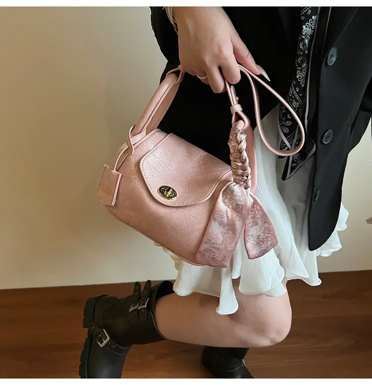 Women's Gold Leather Shoulder Bag 2025 New Trendy — feature 21