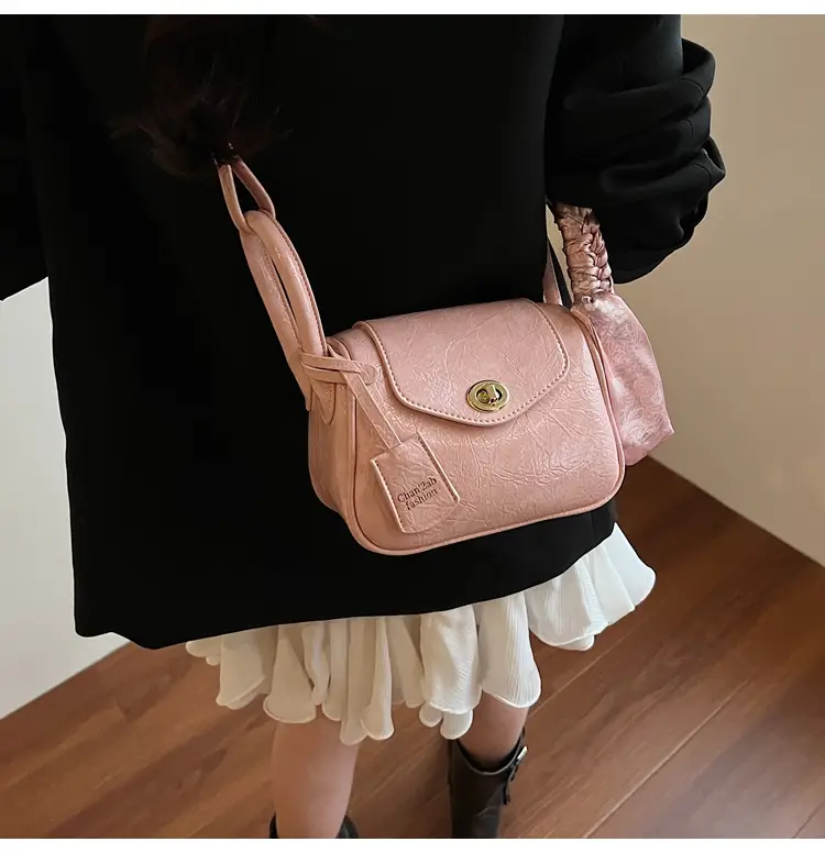 Women's Gold Leather Shoulder Bag 2025 New Trendy — feature 22