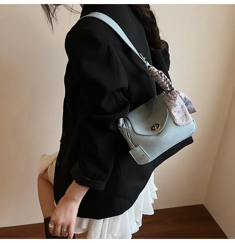 Women's Gold Leather Shoulder Bag 2025 New Trendy — feature 23