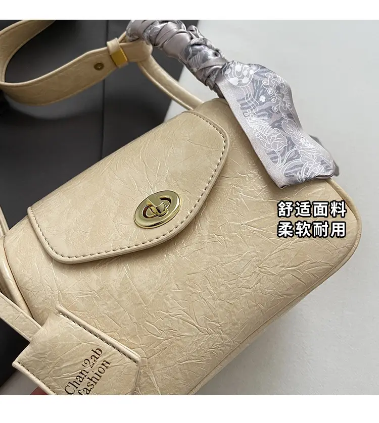 Women's Gold Leather Shoulder Bag 2025 New Trendy — feature 3