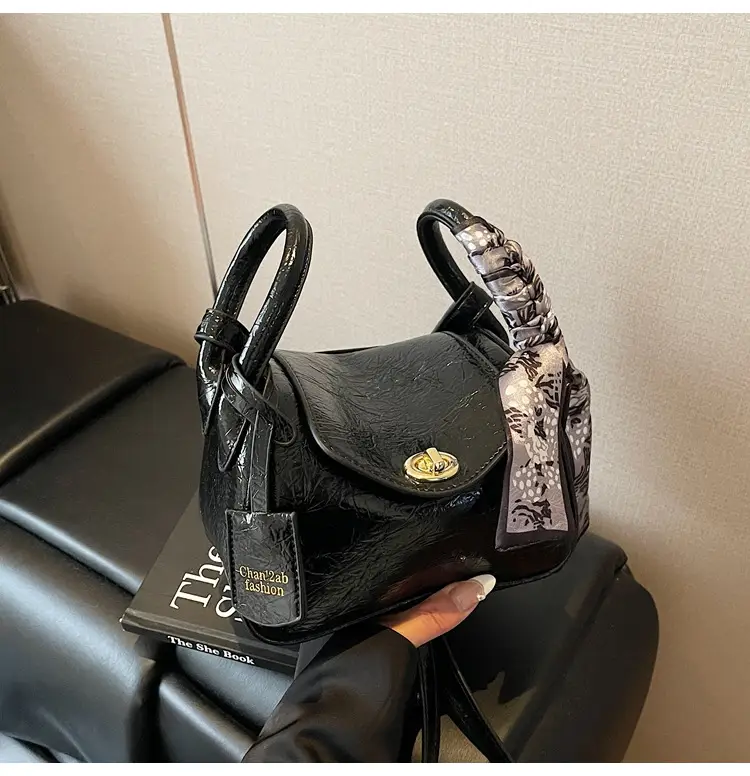 Women's Gold Leather Shoulder Bag 2025 New Trendy — feature 30