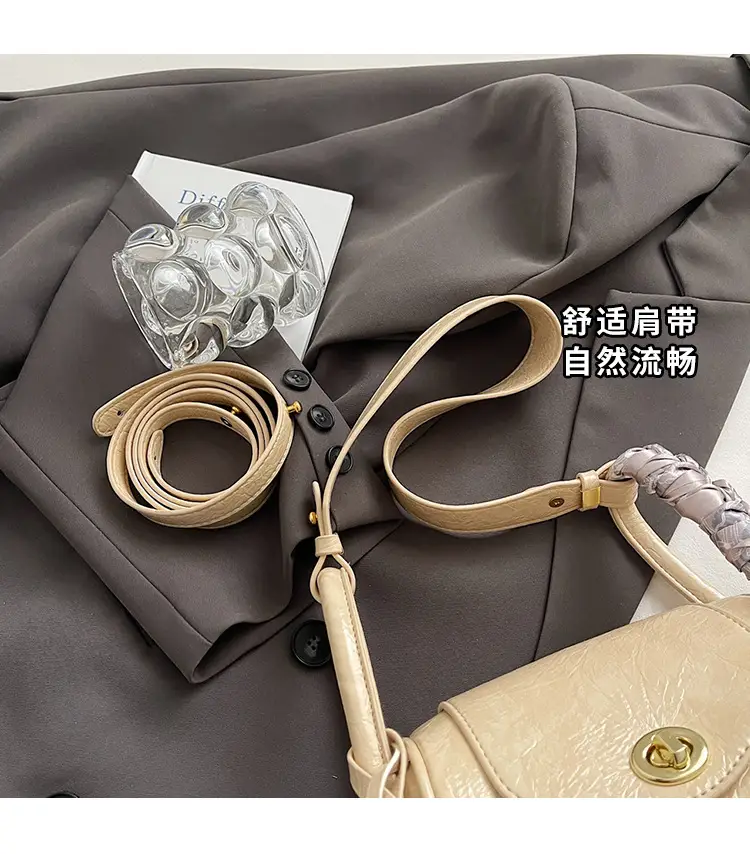 Women's Gold Leather Shoulder Bag 2025 New Trendy — feature 6