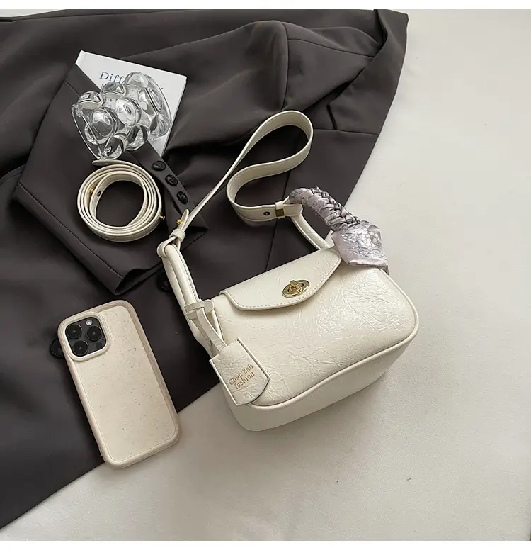 Women's Gold Leather Shoulder Bag 2025 New Trendy — feature 9