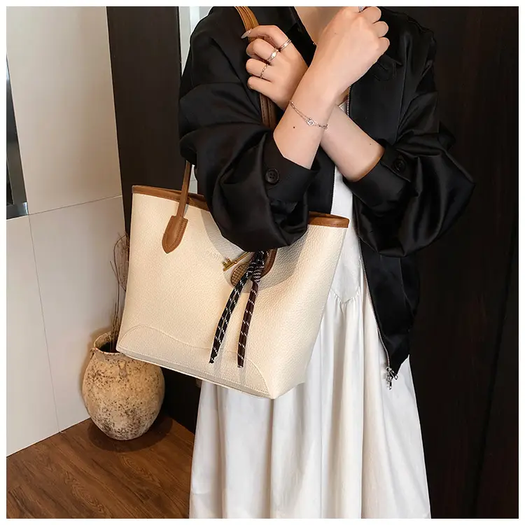 Retro Women's Shoulder Bag with Tassel Handle — feature 15