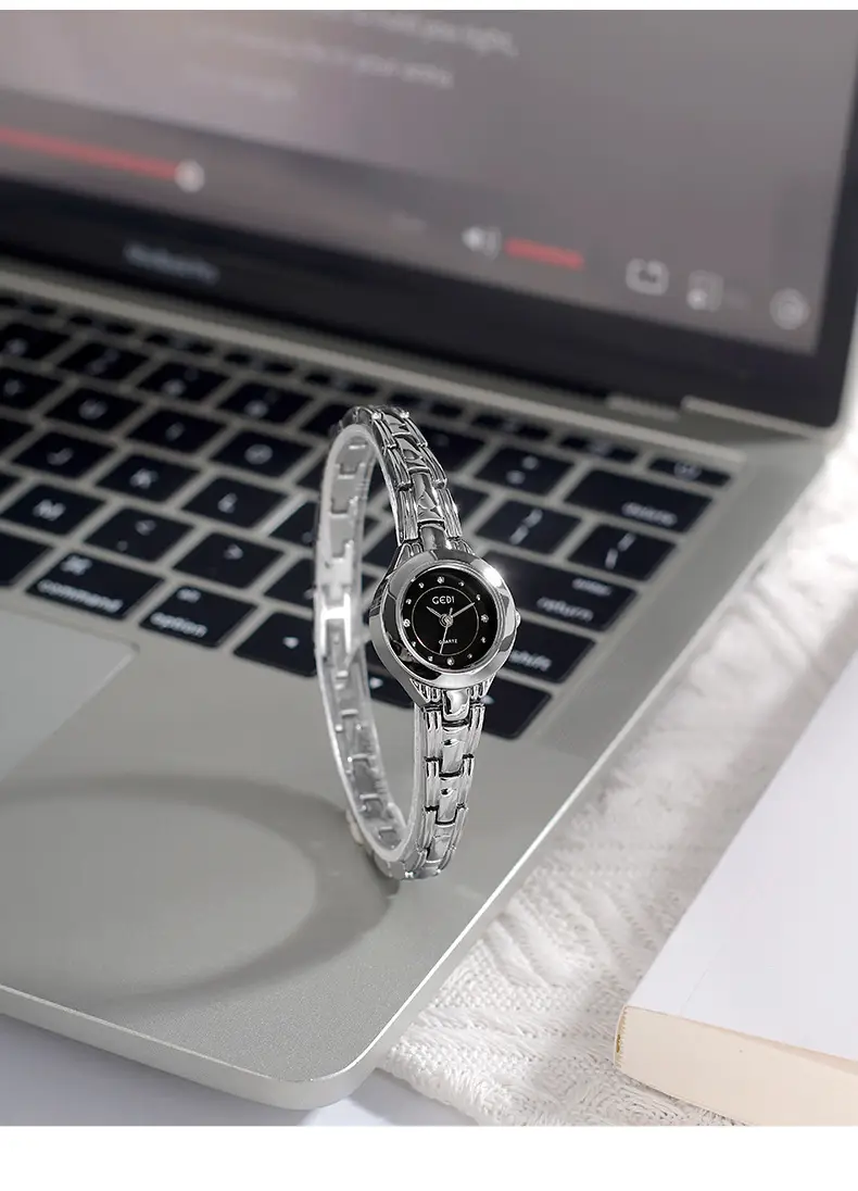 Gold Alloy Bracelet Watch with High-End Diamonds for Women — feature 14